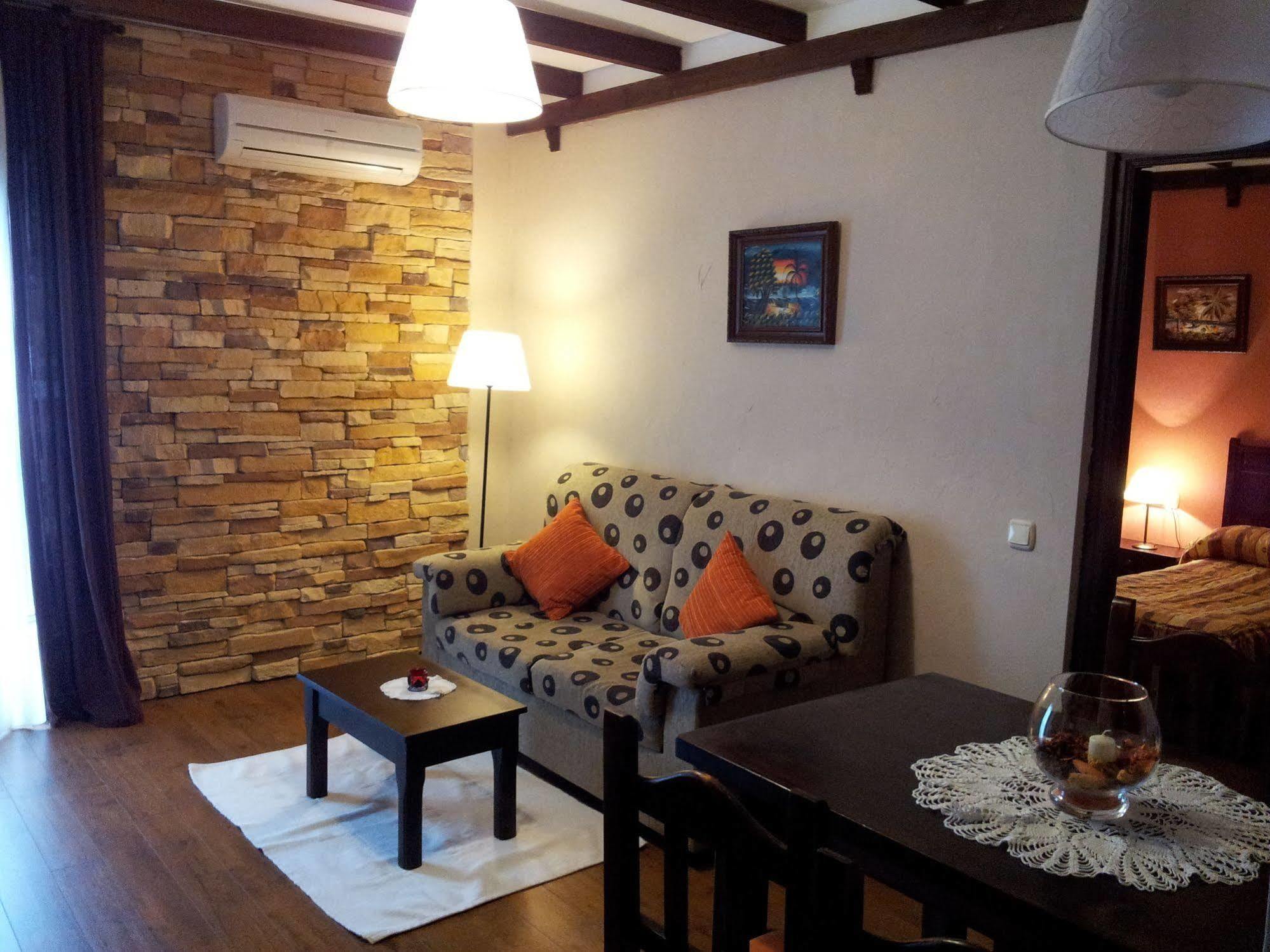 Apartamentos El Mirador Del Soto Sotoserrano Exterior foto