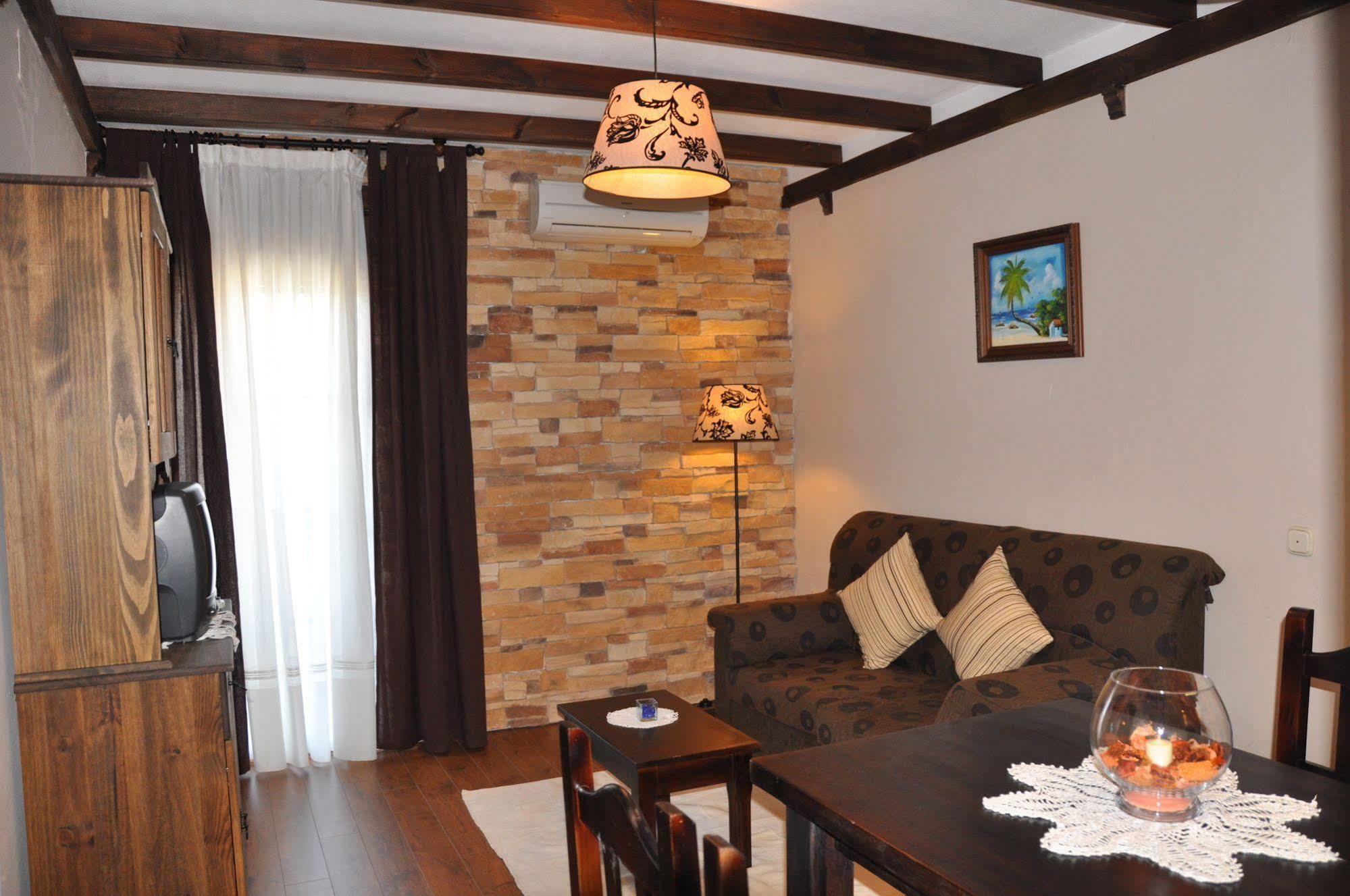 Apartamentos El Mirador Del Soto Sotoserrano Exterior foto